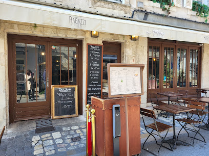 Pizza de Ragazzi Da Peppone à La Rochelle